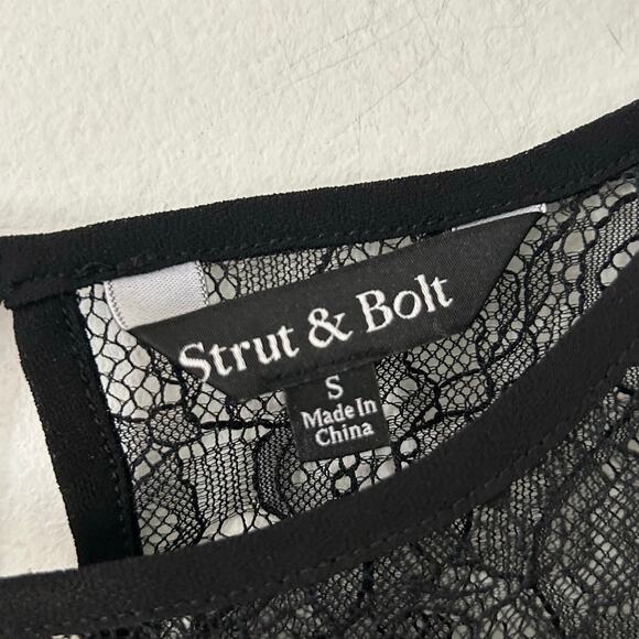 Strut & Bolt Women's Short Sleeve Floral Fringe Lace Top Shell S Small - Picture 5 of 6